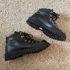 mountain light black - like new